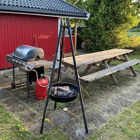 Campsite Sjarmerende Campinghytte I Skogen *