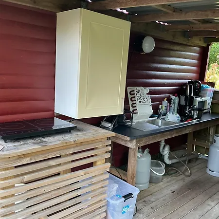 Campsite Sjarmerende Campinghytte I Skogen *